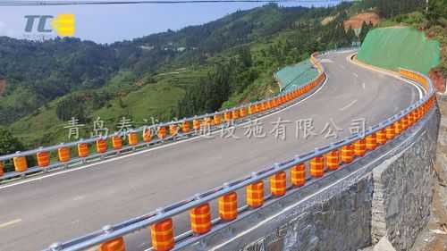 云南高速路防撞桶厂家电话（云南高速公路护栏网）