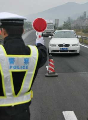 交警高速路开道（交警可以在高速路上拦车吗）