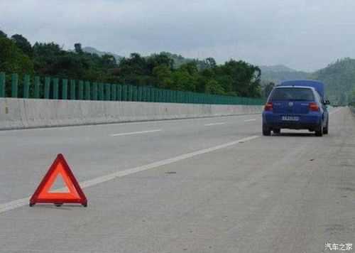 车坏了高速路怎么停车（高速路上车坏了能停车吗）