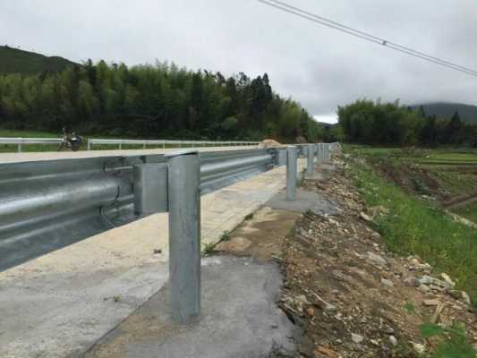 高速路水泥护栏杆（高速路水泥防护栏）