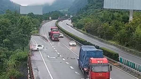 下雨天东莞高速路车祸视频（东莞高速今天车祸新闻）