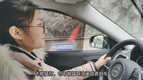 女司机开车高速路回家视频（女司机开车高速路回家视频大全）