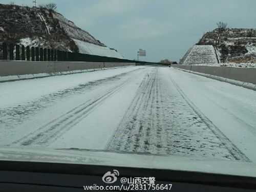 下小雪高速路能通行吗（下小雪走高速安全不）