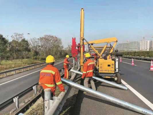 高速路护栏在哪里安装视频（高速路护栏在哪里安装视频教程）