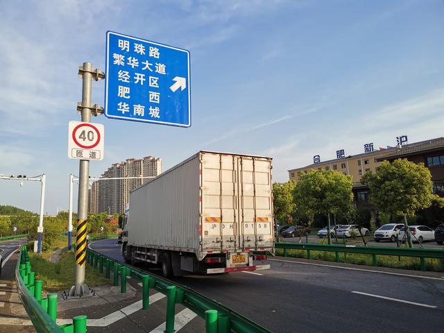 高速路几点货车不能跑（货车高速几点不让走车）