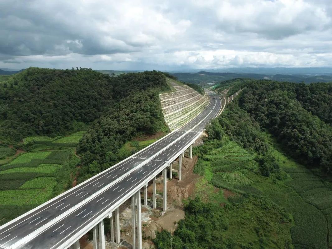 云南红河泸西高速路电话（泸西县高速）