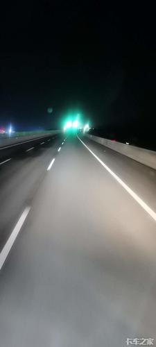 夜间高速路行车（夜间高速路行车图片）