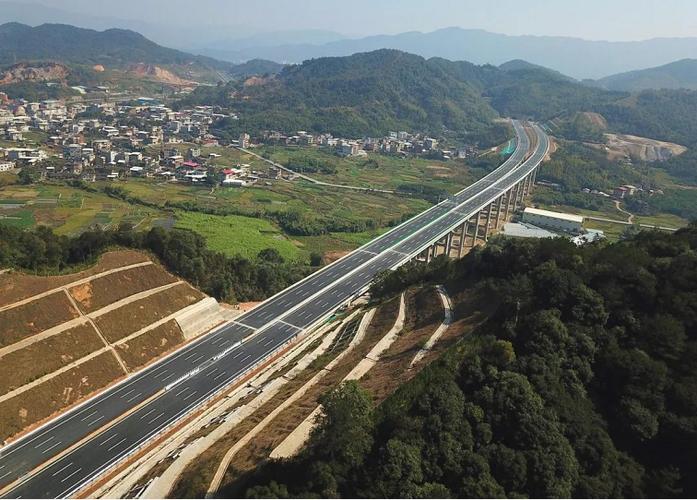 漳平到龙岩高速路事故（漳平高速公路规划）