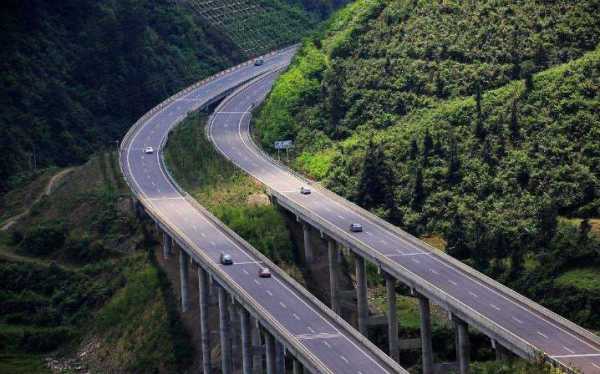 中国高速路通车时间是（中国高速公路什么时候修完）