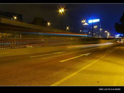 夜景高速路（夜景高速路图片）