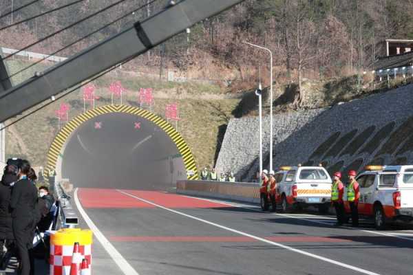 高速路有哪些隧道可以通行（高速隧道走哪条道好?）