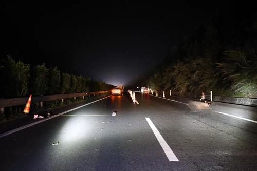 夜景高速路壁纸图片（夜晚高速路照片）