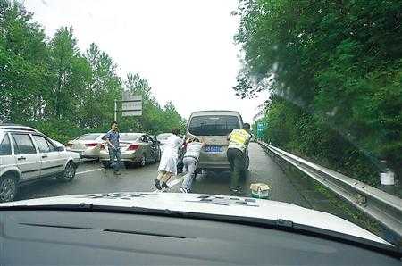 小度一条高速路路乘三百（一条高速路长三百三十六千米）