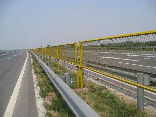 高速路护栏的设计要求（高速路护栏的设计要求是什么）